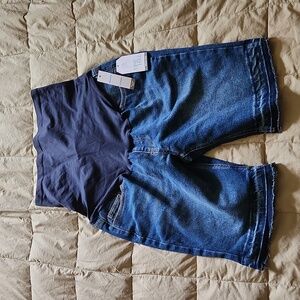 NWT Time and Tru Maternity Bermuda Shorts